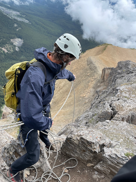 Setting up a multipitch rappel